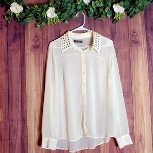 Ivory studded blouse 🌿